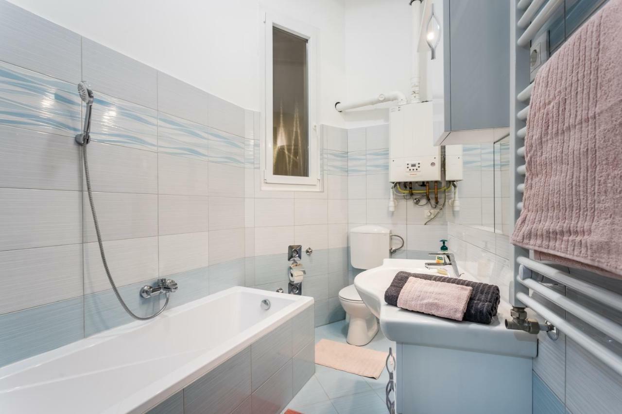 Bpr Turquoise Simplicity Apartment Budapest Bagian luar foto